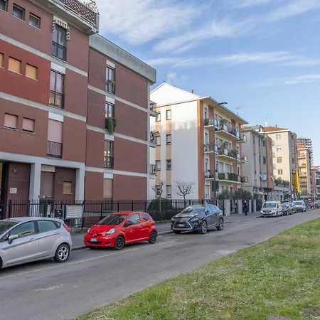 - San Siro Corner, With Private Parking Apartment Milan
